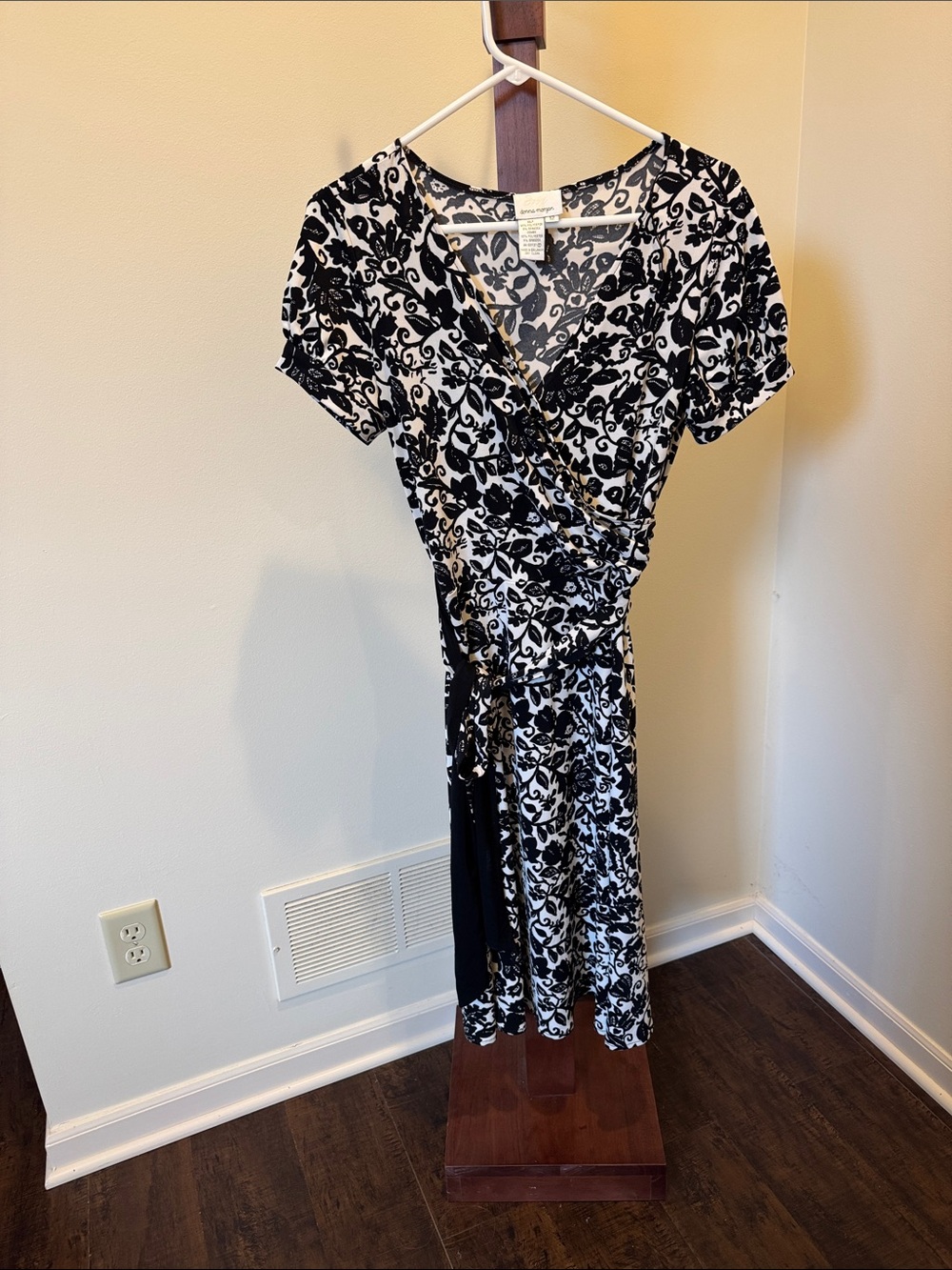 Donna Morgan, size 12  Black and White Floral dress